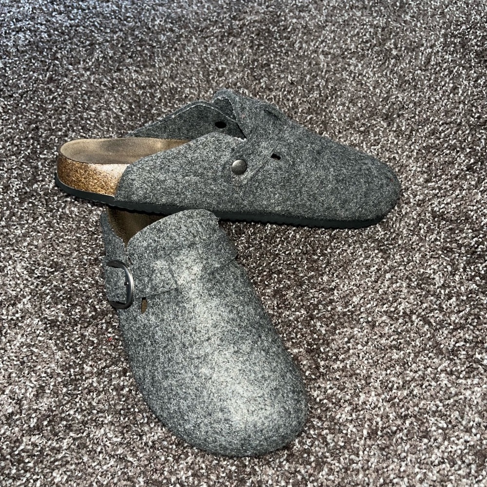 Grey Felt Clogs with Buckle